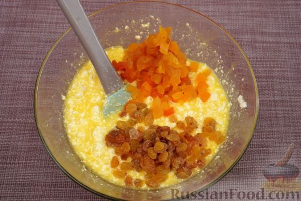 Творожное печенье с изюмом и курагой