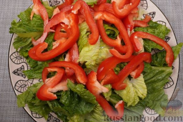 Салат с фасолью, кукурузой, перцем и фетой