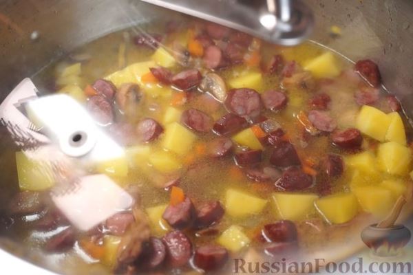 Грибной суп с гречкой и охотничьими колбасками