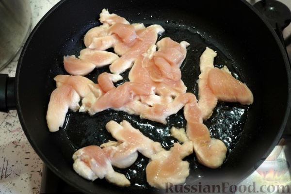 Салат с курицей, кабачками и помидорами