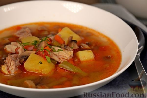 Куриный суп со стручковой фасолью и грибами