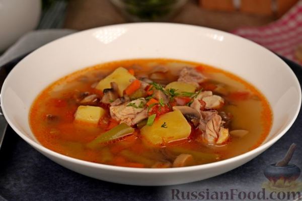 Куриный суп со стручковой фасолью и грибами