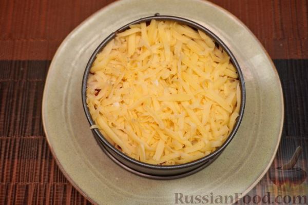 Слоёный салат с крабовыми палочками, сыром и кукурузой