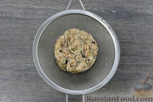 Салат из капусты с помидорами, перцем и рыбными консервами