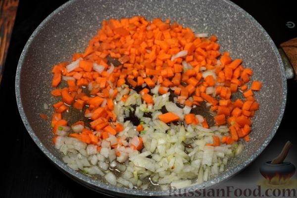 Куриный суп со стручковой фасолью и грибами