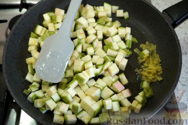 Салат с курицей, кабачками и помидорами