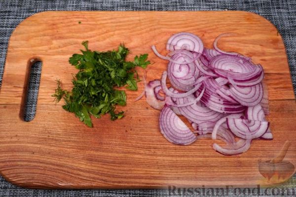 Салат с кальмарами, перцем, морковью и огурцами