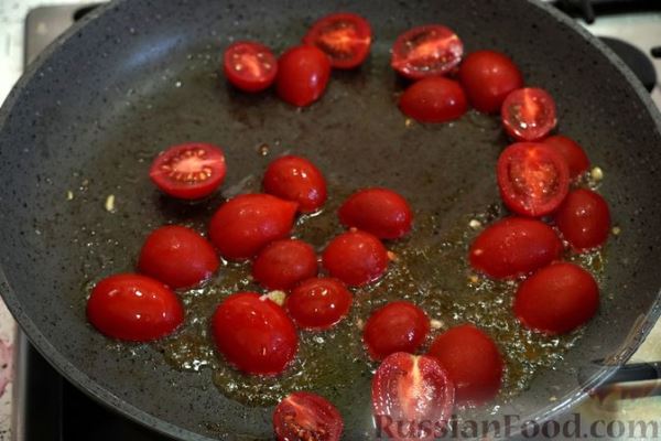 Салат с курицей, кабачками и помидорами