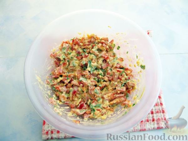 Куриное филе, запечённое с помидорами, перцем и сыром