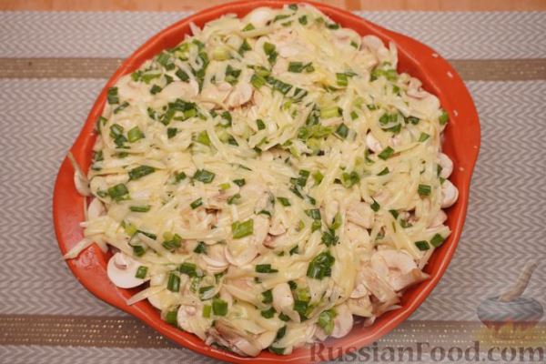 Картофель, запечённый с фаршем, грибами и сыром