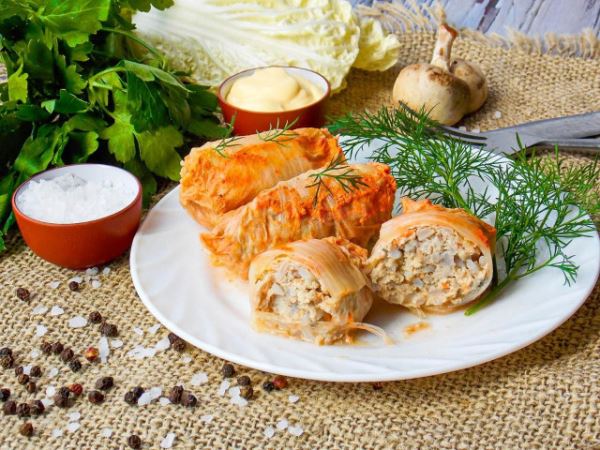 Голубцы из пекинской капусты с фаршем и рисом