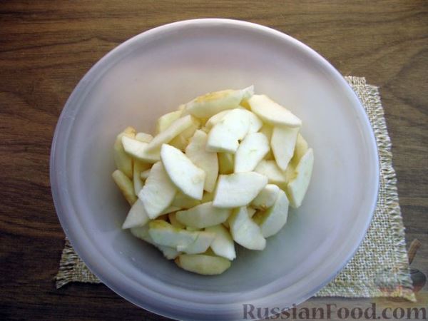 Слоёные рулетики с яблоками, джемом, изюмом и орехами